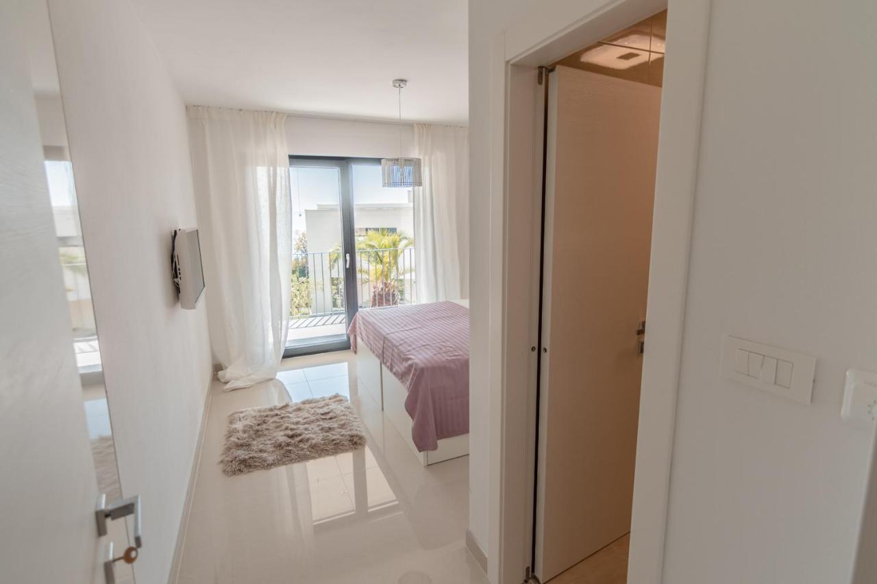 Villa The Boat With Rooftop Pool มาทุลยี ภายนอก รูปภาพ