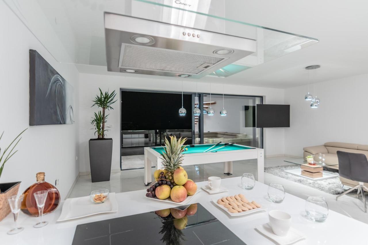 Villa The Boat With Rooftop Pool มาทุลยี ภายนอก รูปภาพ