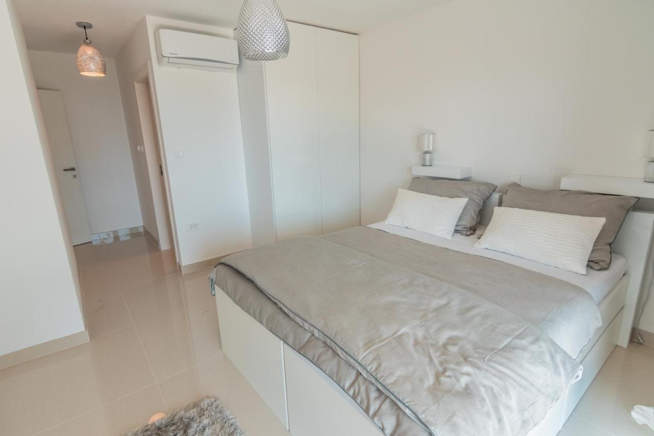 Villa The Boat With Rooftop Pool มาทุลยี ภายนอก รูปภาพ
