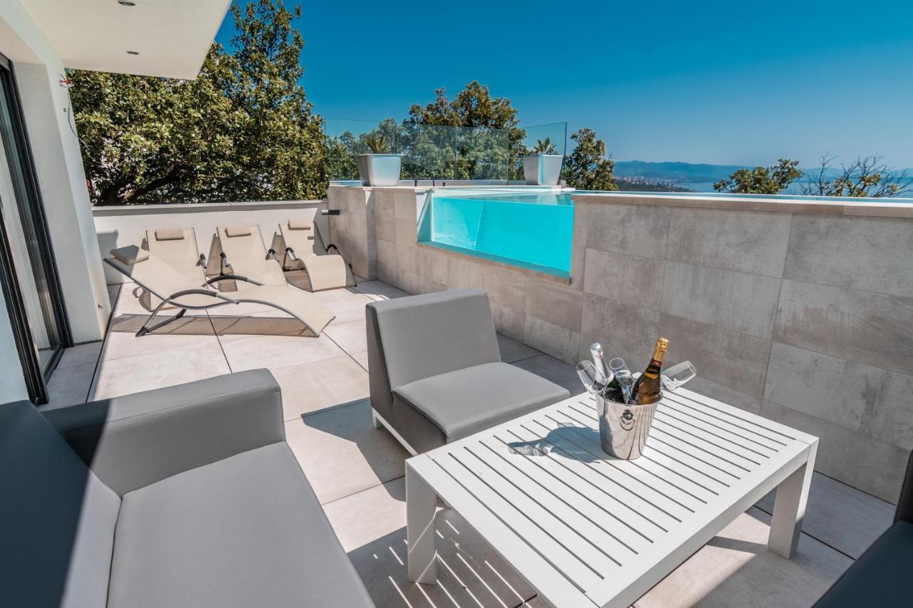 Villa The Boat With Rooftop Pool มาทุลยี ภายนอก รูปภาพ