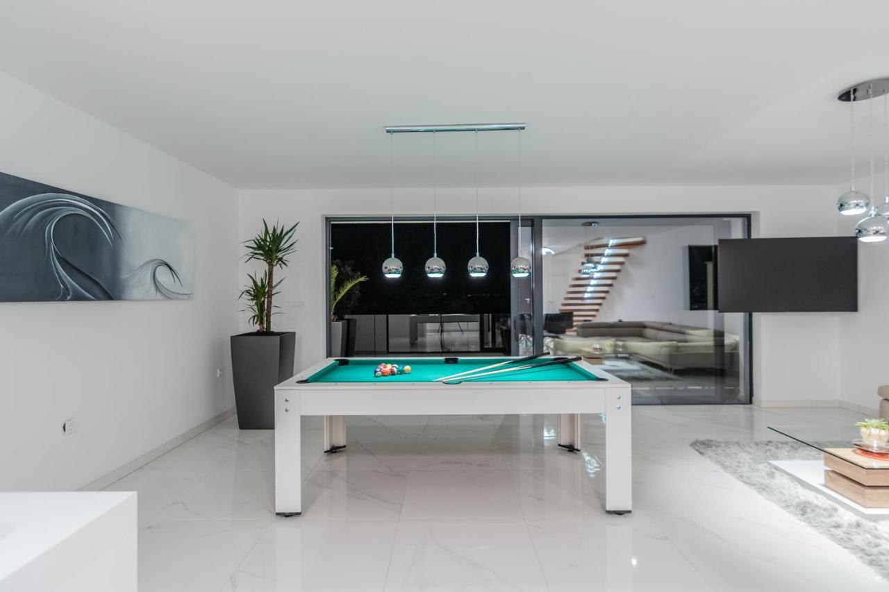 Villa The Boat With Rooftop Pool มาทุลยี ภายนอก รูปภาพ
